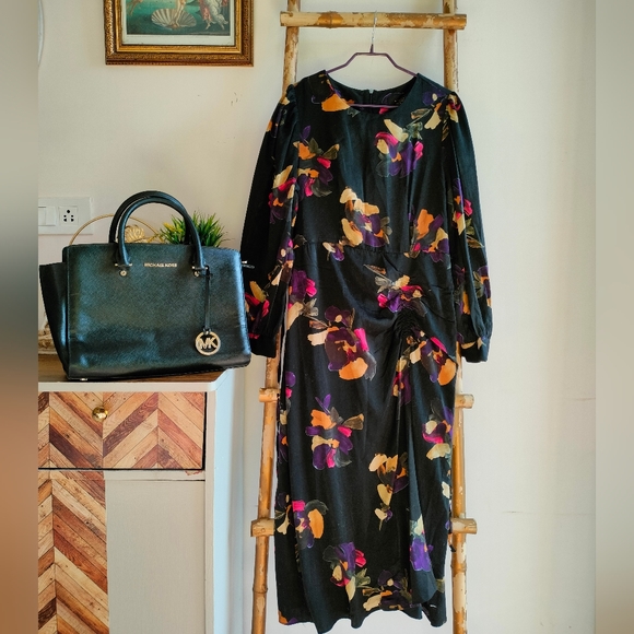 Elegant Floral Marrant Dress - Picture 14 of 16